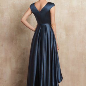 A-Line Wedding Dresses Scoop Neck Asymmetrical Satin Sleeveless with Beading Appliques Pocket